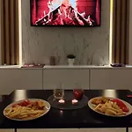 Apartament Mona Luxury - Free Garage Parking