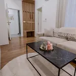 Mona Luxury - Free Garage Parking Apartament