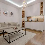Mona Luxury - Free Garage Parking