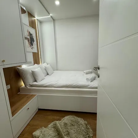 Apartamento Mona Luxury - Free Garage Parking