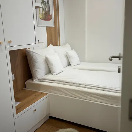 Mona Luxury - Free Garage Parking Apartment